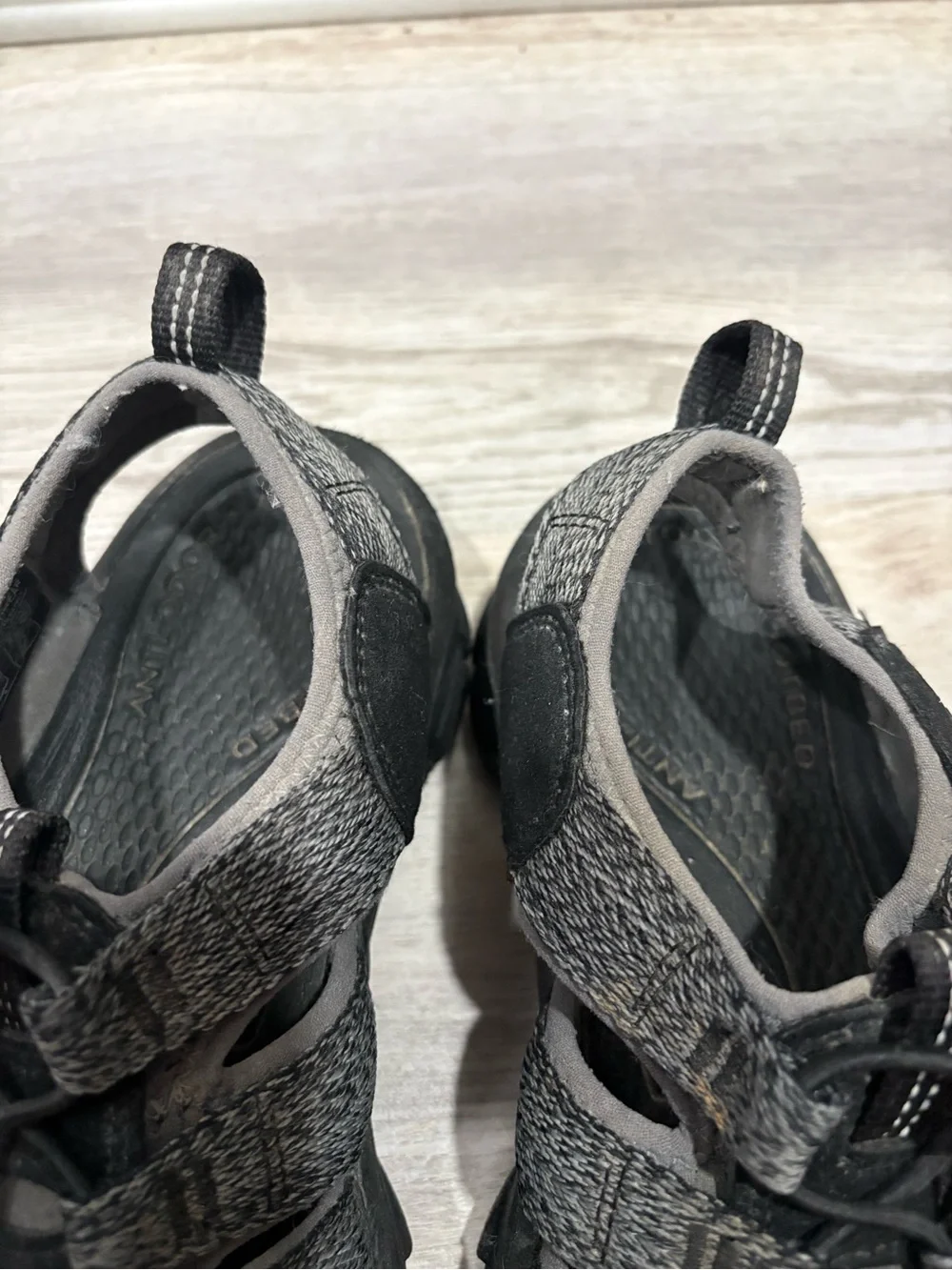 KEEN Newport H2 Sport Sandals Men’s 8.5 Gray Black Water Hiking Outdoor Shoes